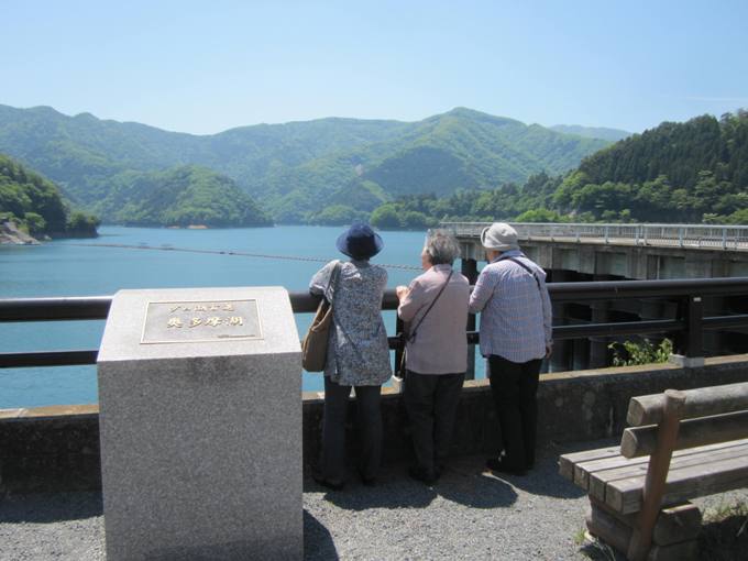新緑ドライブ　奥多摩湖